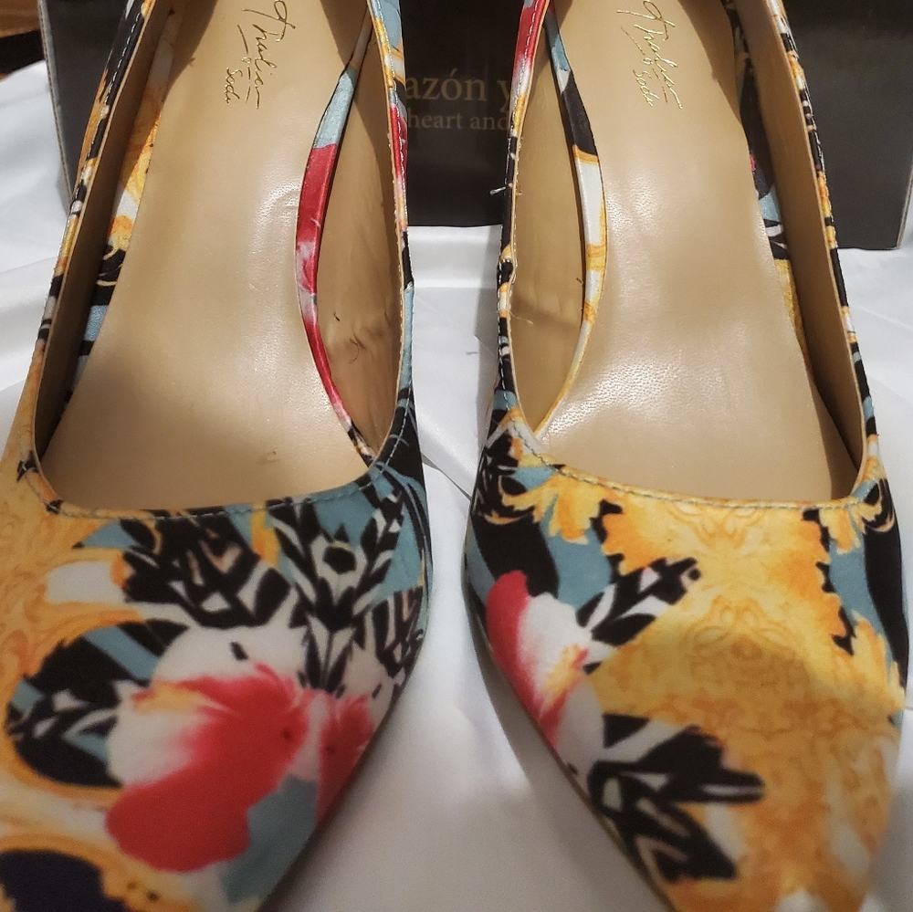 Thalia Sido Womens Pumps with Gold Heels Size 10